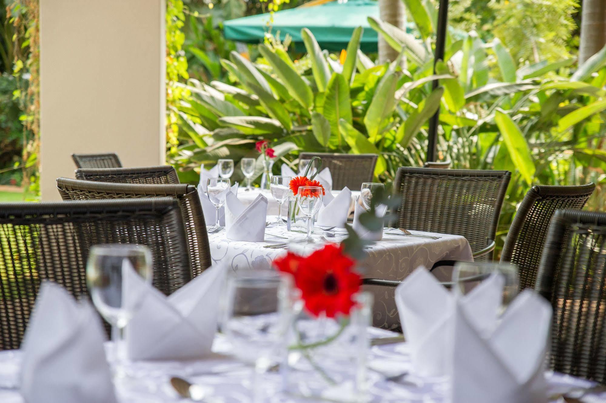 Sierra Burgers Park Hotel Pretoria Exterior photo